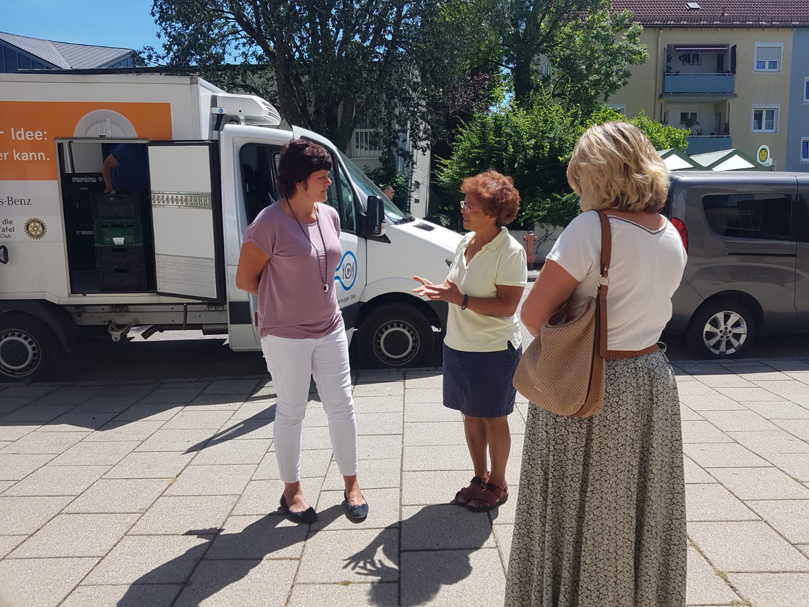 bei der Begrüßung vor der Wasserburger Tafel