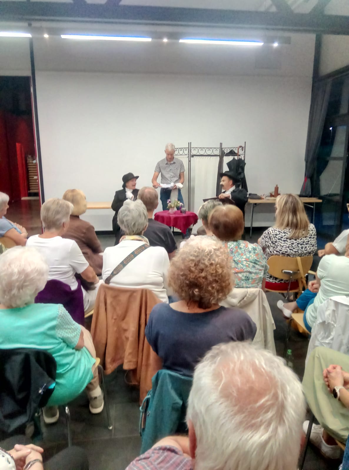 Jörg und Constanze beim Sketch 'der Firmling' mit dem kurzfristig engagierten Werner Grill als Oberkellner